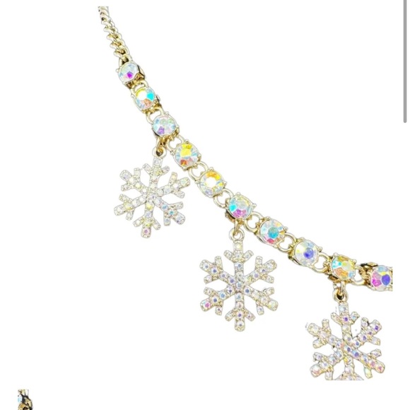 Betsy Johnson snowflake necklace**SOLD** - Picture 5 of 5